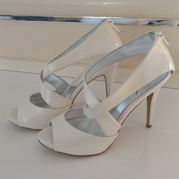 White heels - Picture 2 of 7